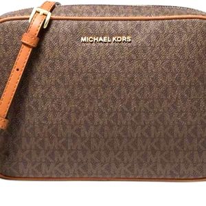 NWT MICHAEL MICHAEL KOR Signature Jet East-West Crossbody (incl small holiday 🎁